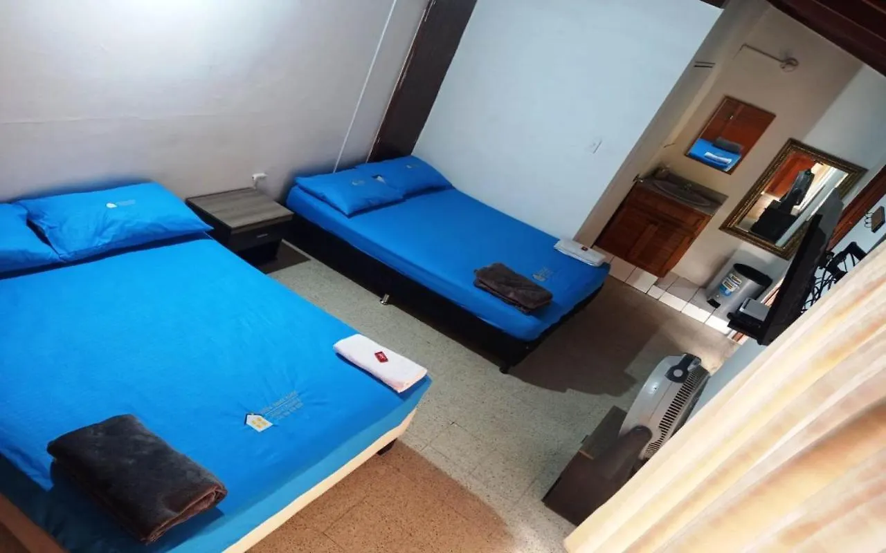 Yellow House Hostel Μεντεγίν 0*,