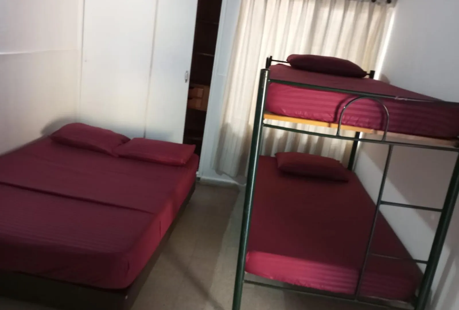 Yellow House Hostel Μεντεγίν
