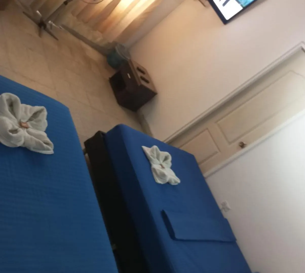 Yellow House Hostel Медельин Колумбия