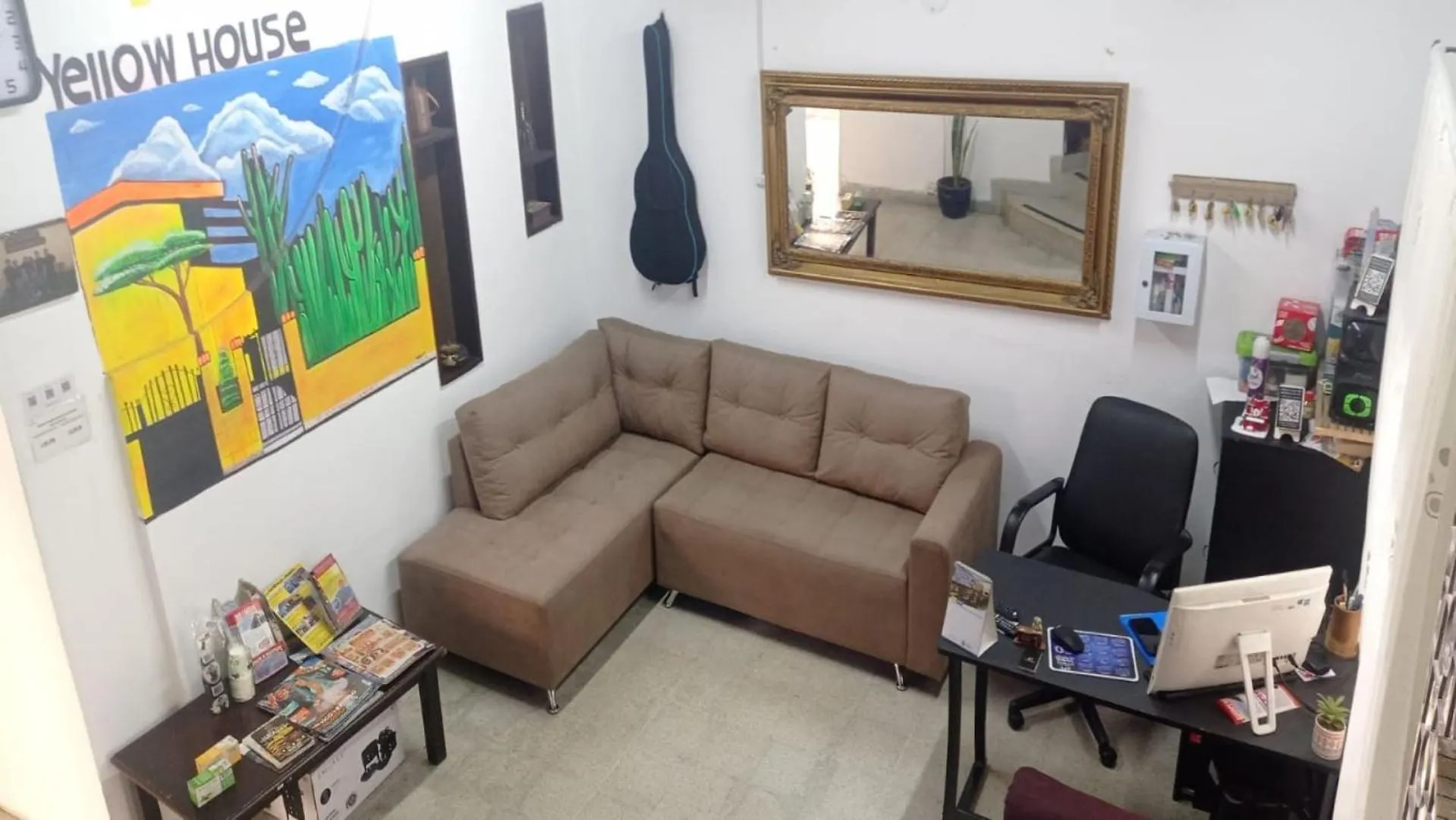 Yellow House Hostel Медельин Колумбия