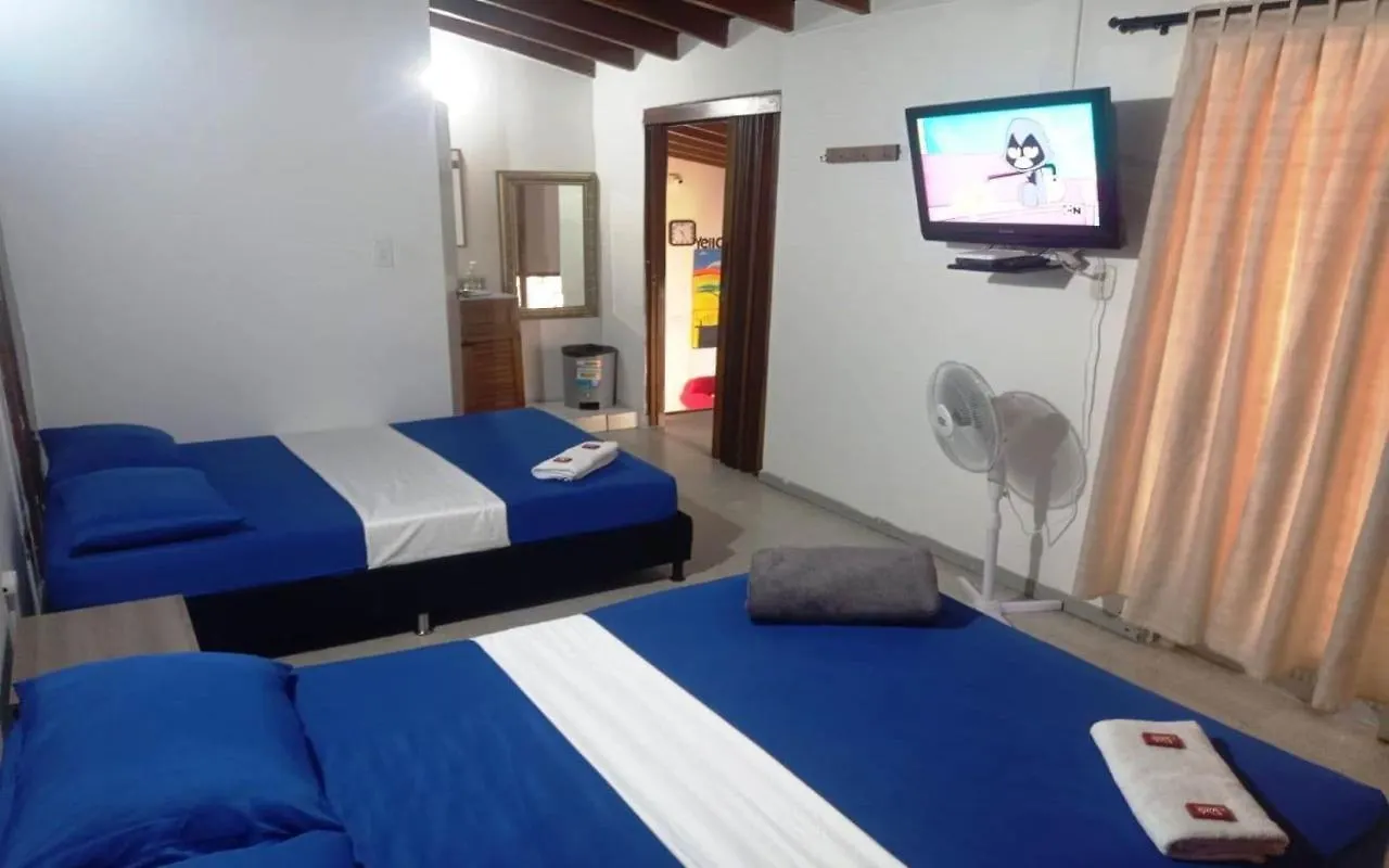 Yellow House Hostel Medellin
