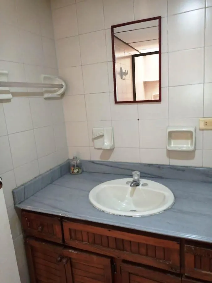 Yellow House Hostel Medellin