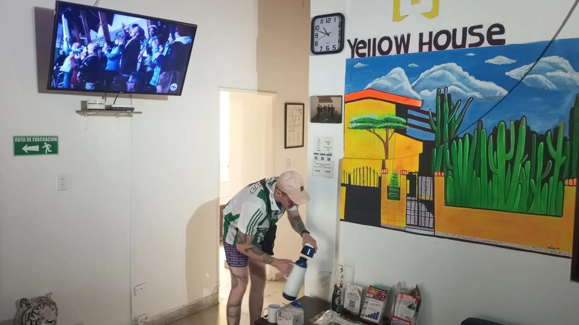 Yellow House Hostel Medellin