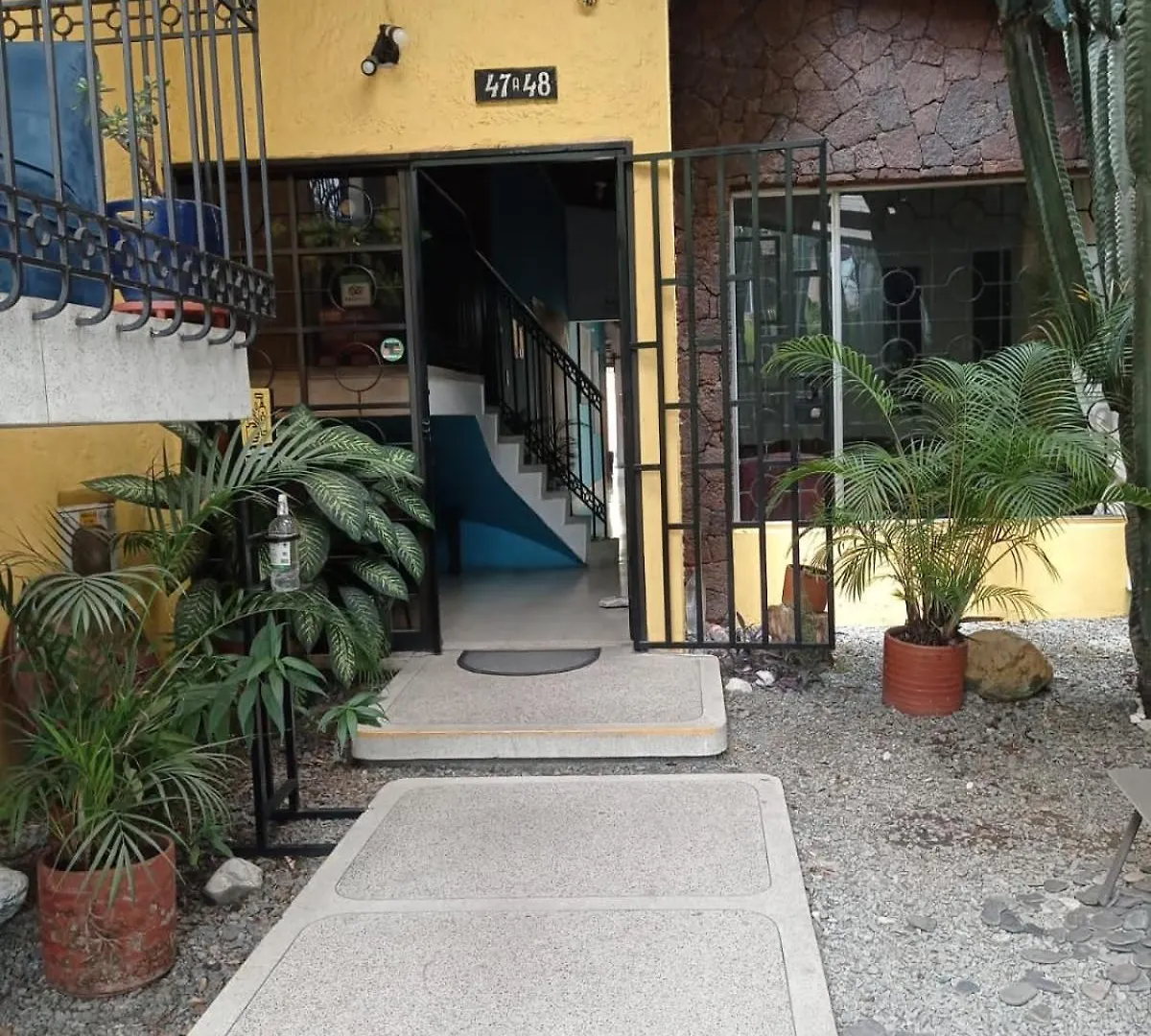 Yellow House Hostel Medellin 0*,  Colombia