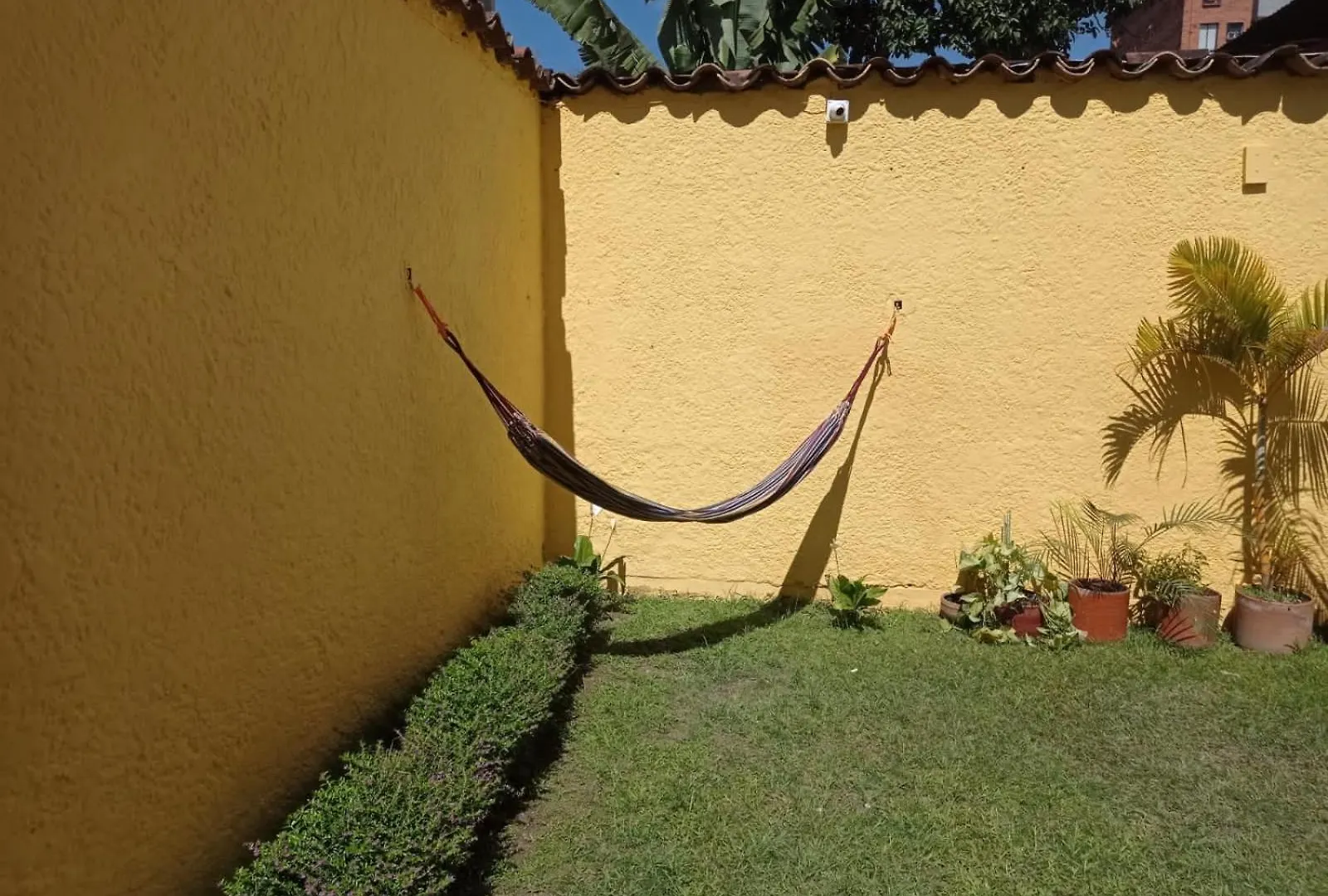 Yellow House Hostel Medellin