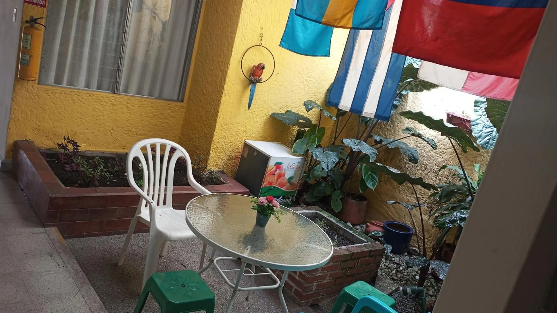 Yellow House Hostel Medellin