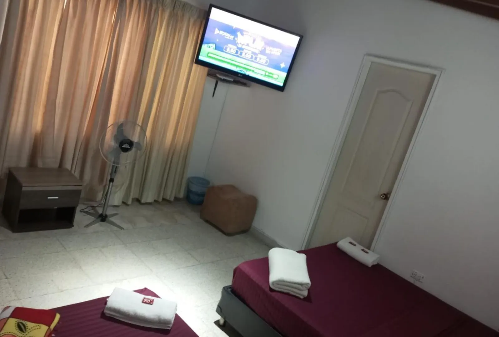 Yellow House Hostel Medellin