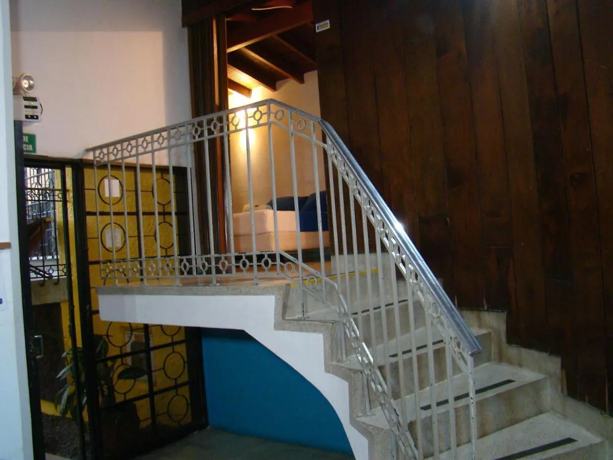 Yellow House Hostel Medellín