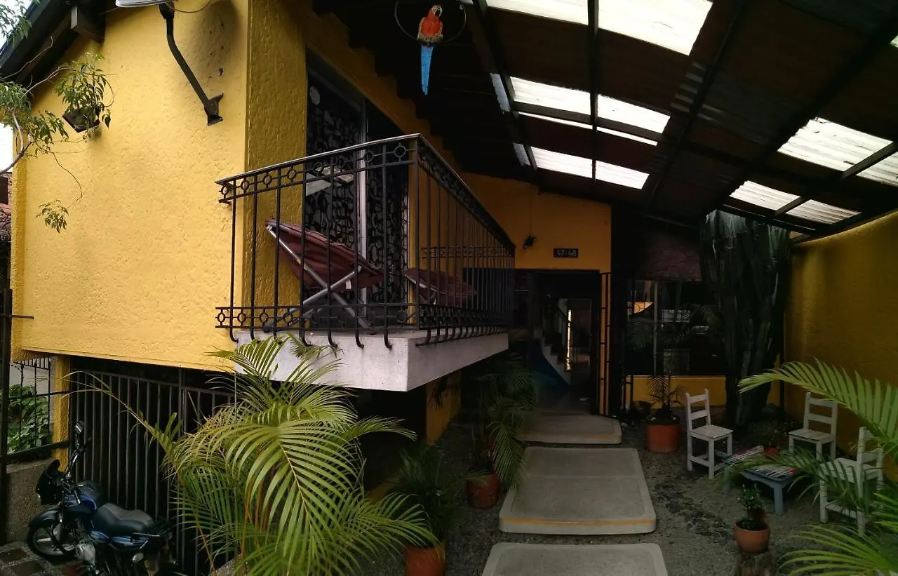 Yellow House Hostel Medellín